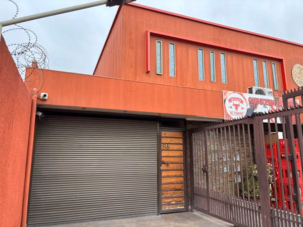 CASA Y 2 LOCALES COMERCIALES A PASOS DE METRO PLAZA DE MAIPÚ