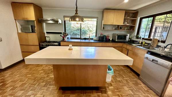 VENTA CENTRAL Y AMPLIA CASA EN LIMACHE CENTRAL REMODELADA