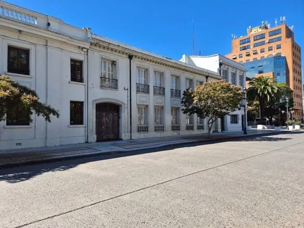 Ubicación Privilegiada: Amplia Casa para Instituciones
