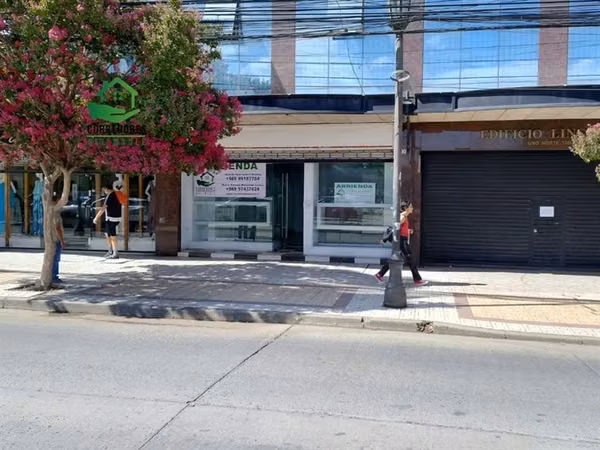 SE ARRIENDA LOCAL COMERCIAL EN 1 NORTE CON 7 ORIENTE.