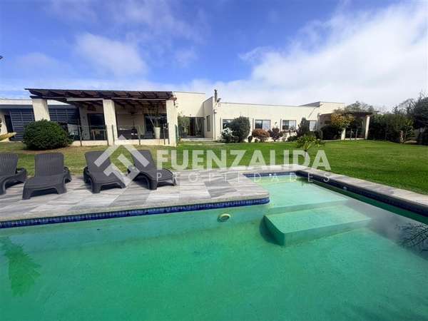 Exclusiva Casa en venta de 4 dorm. En Cerro Grande