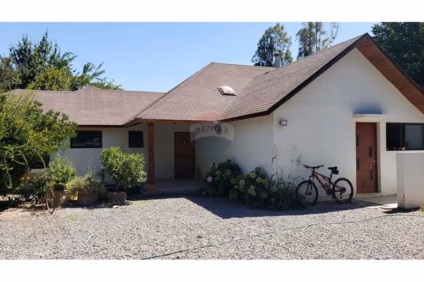 Encantadora casa de estilo chileno en chicureo
