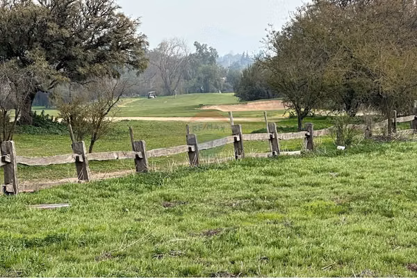 Terreno  borde cancha las brisas chicureo