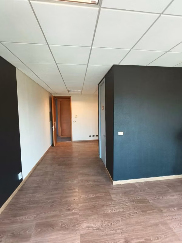 REÑACA ARRIENDO OFICINA 29M2 PLANTA LIBRE + ESTACI