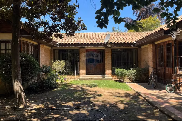 Casa colonial + quincho + piscina