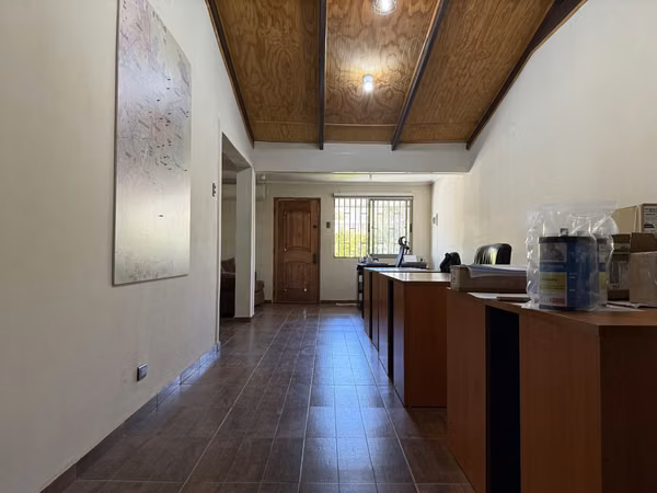 Venta de Oficina con estupenda bodega, excelentes instalaciones