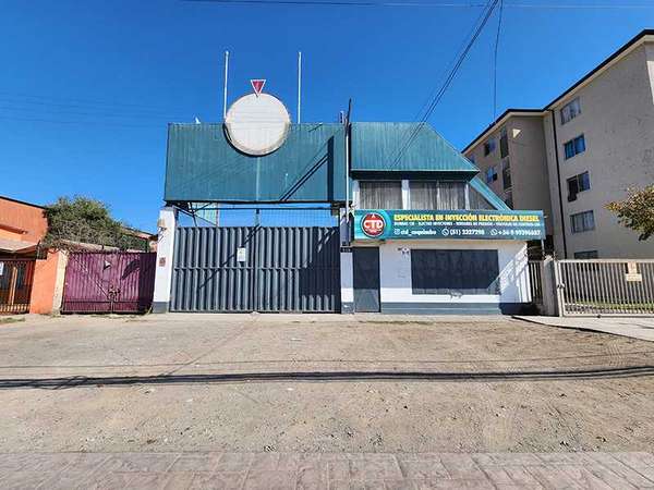 ¡Amplio Local con Excelente Visibilidad! (163096)