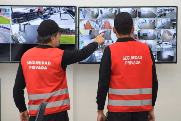 GUARDIA DE SEGURIDAD RETAIL TOTTUS VIVACETA 4X4