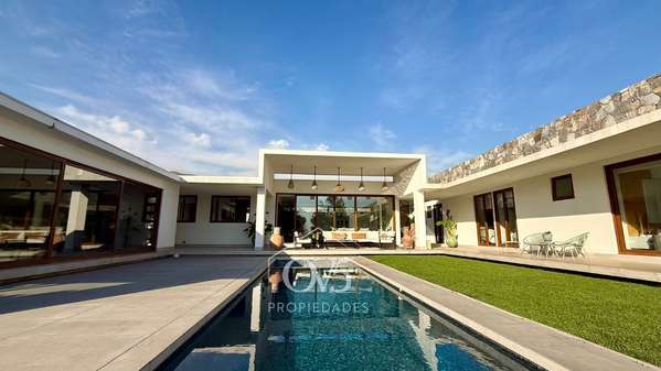 Se vende amplia  y moderna casa (163254)