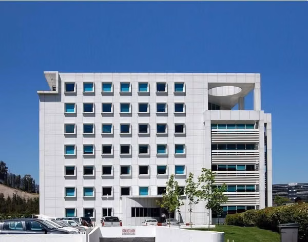 Arriendo OFICINA Ed. PIONERO Ciudad Empresarial Huechuraba