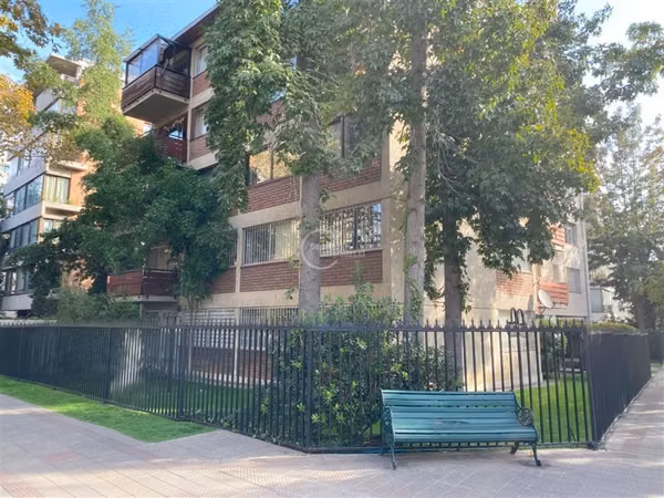 Lyon-Amundsen Clásico de 105 m2, jardín, estacionamiento,