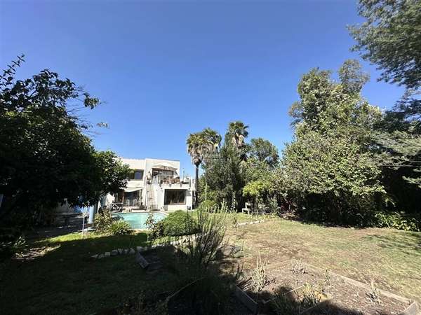 Casa en venta de 6 dorm. en La Reina