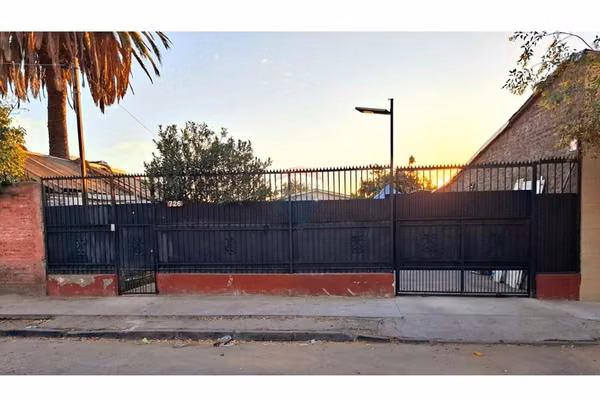 Casa familiar con amplio terreno...
