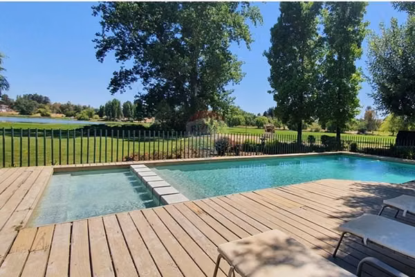 Orilla lago!! lindo jardín piscina quincho 8850 m2