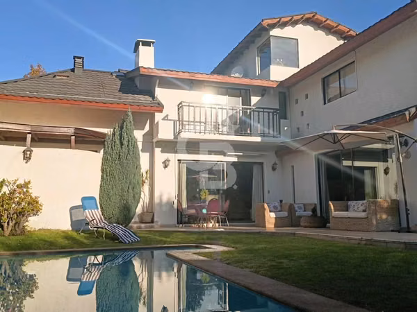 Casa Venta 4D en suite /piscina y quincho. CBG