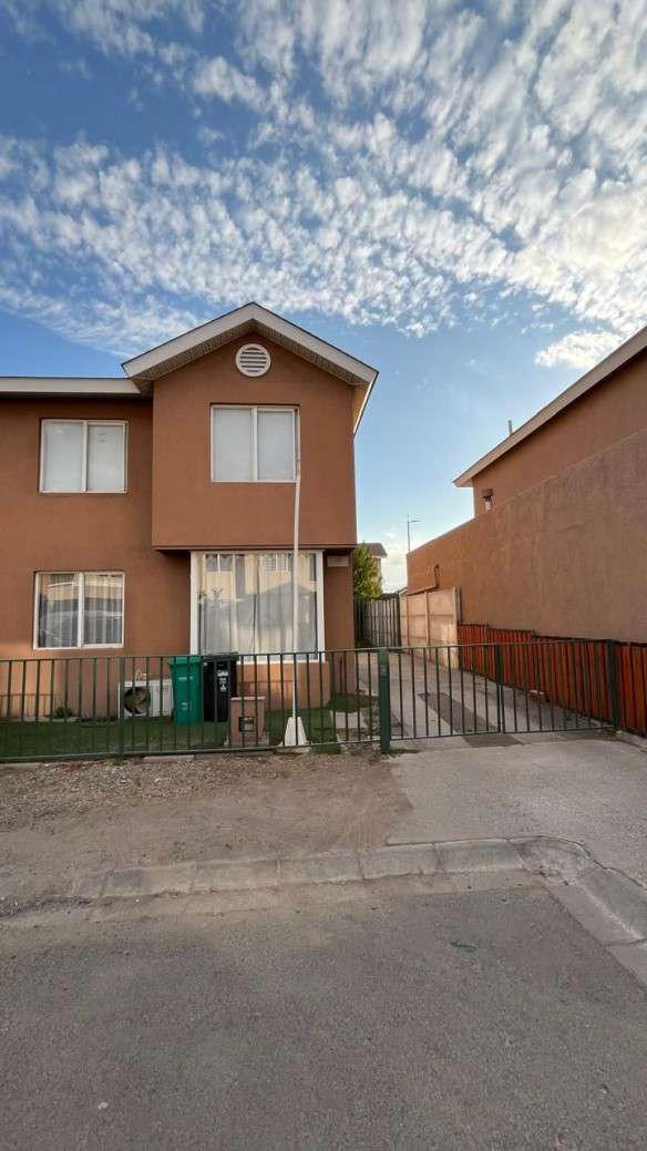Casa Av.  La Montaña sur, Lampa, Valle Grande
