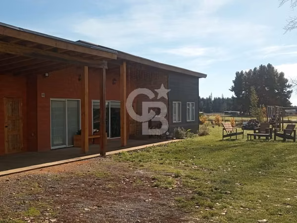Casa en Condominio Privado con Acceso a Piscina