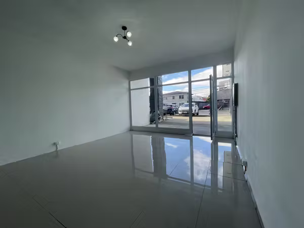 Arriendo Local Comercial u oficina, edificio Wolk de Anibal Pinto
