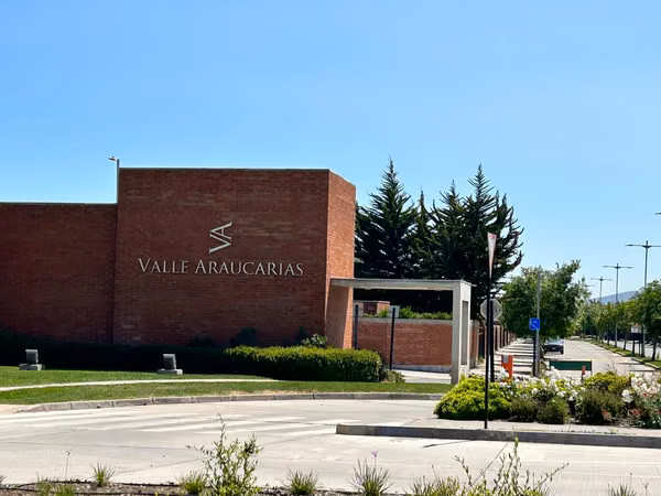 VENDE casa 3D 3B 128/365 mt2, Valle Araucarias, Buin.
