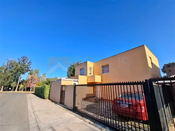 Casa en arriendo de 4 dorm. en Peñalolén