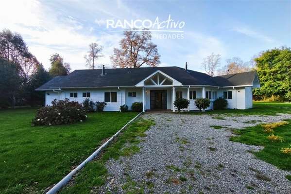 Hermosa y renovada casa Condominio Miraflores 5D 4B Valdivia