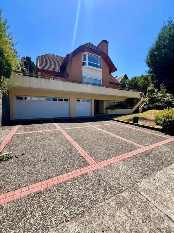 Vende Amplia Casa en Isla Teja, Valdivia (164585)