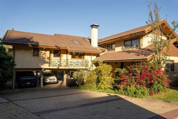 En venta gran casa 6D/7B con piscina en San Pedro de la Paz