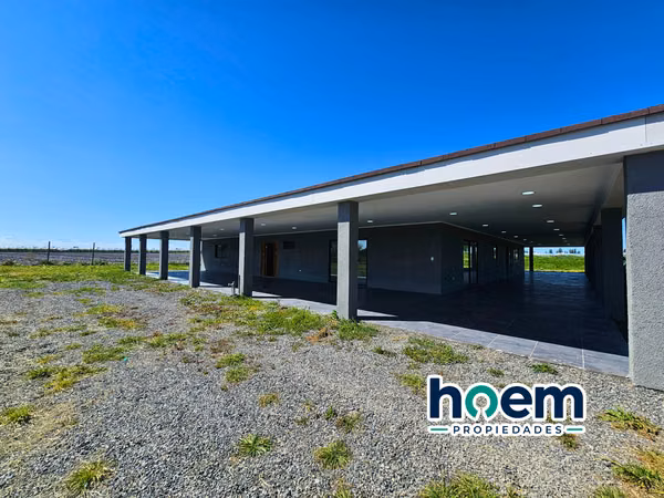 Parcela en venta con moderna casa,  cerca de Talca