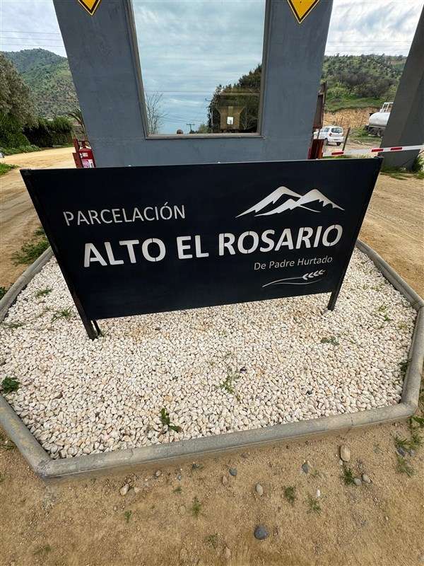 PARCELA CON DOS CASAS EN PARCELACION ALTO DEL ROSARIO. PHURT