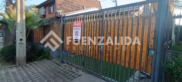 Casa en Venta de 3 Dorm. 2 Baños, en La Florida