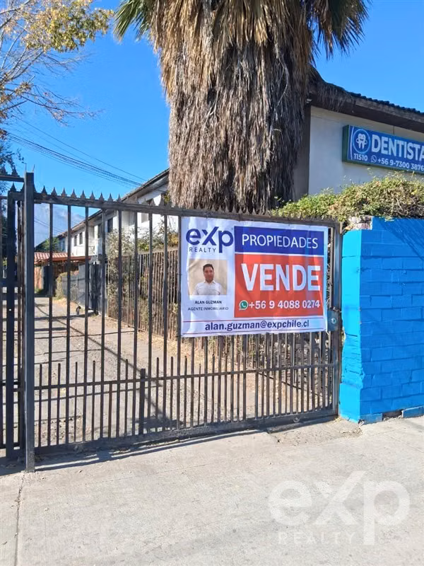 Casa en venta de 3 dorm. 2 baños a pasos del Metro