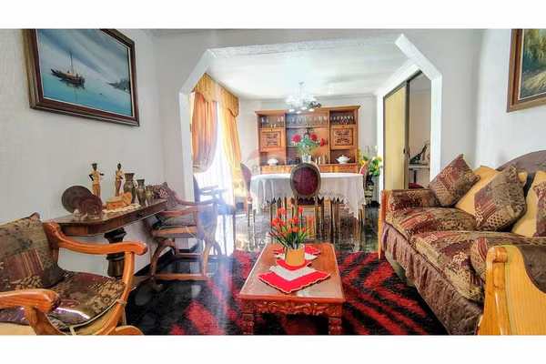 "encantadora casa en macul: espacio familiar"