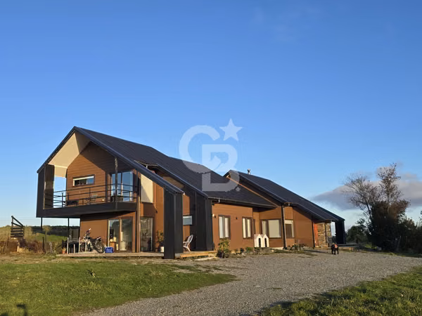 Casa de Ensueño en Puerto Varas con Vistas al Volcán