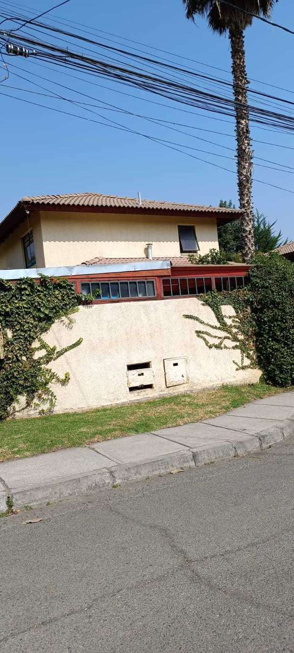 Casa esquina excelente conectividad (165258)