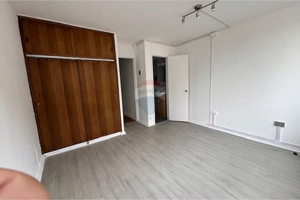 En venta oficina con 3 privados y recepción,