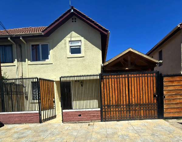 VENTA CASA EN  MAIPÚ 3H 3B RECINTO CERRADO