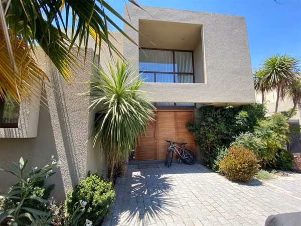 Casa en venta de 4 dorm. en Colina