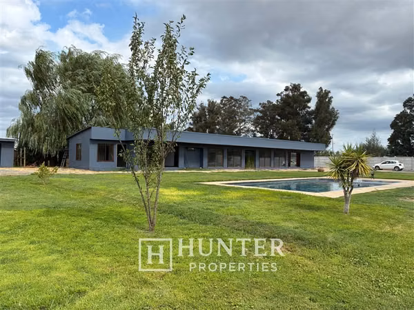 Parcela de 140m2 5D, 3B, piscina, en venta en Unihue, Talca