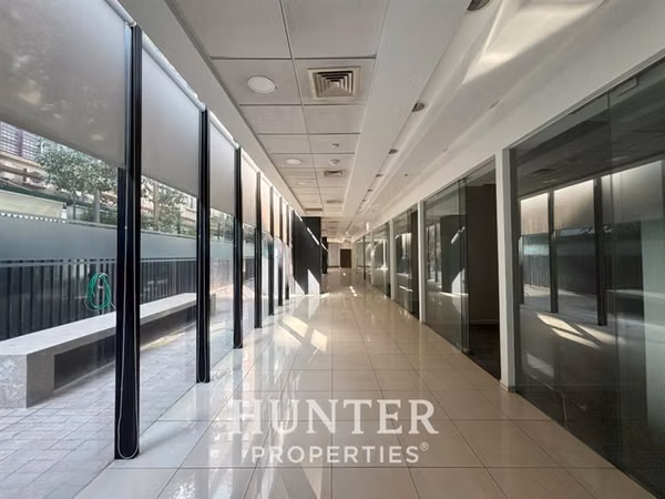 Local 358 M2 Paseo Huerfanos Notarias y Servicios, Santiago