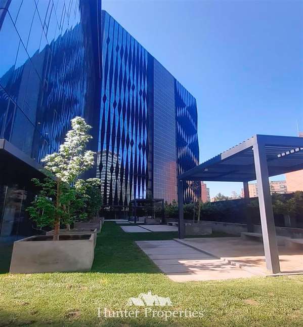 Oficina Planta Libre en arriendo Nueva Las Condes