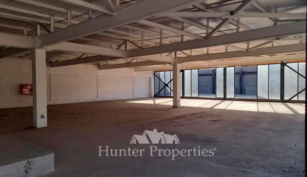Local 611 M2 2 plantas Paseo Puente con San Pablo