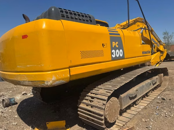 Excavadora Komatsu PC300-8 disponible radiador