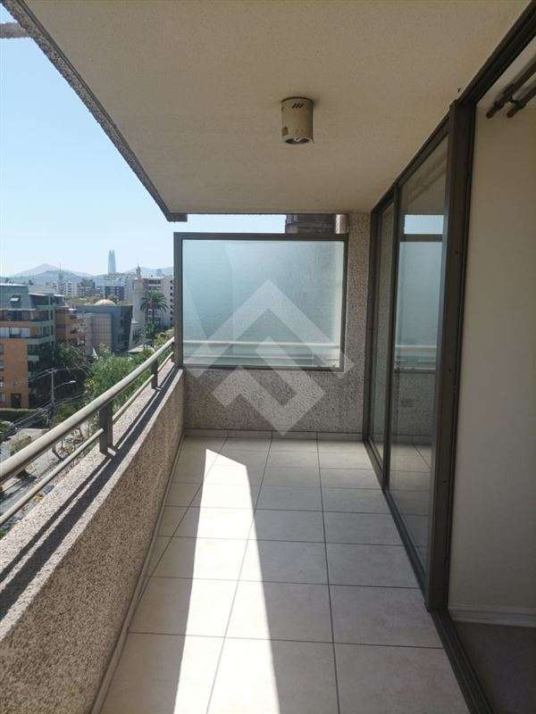 1 dorm., 1 baño, terraza, sector Estación Metro Chile-España