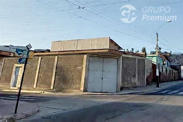 Amplio y céntrico Local Comercial en arriendo en Vallenar.