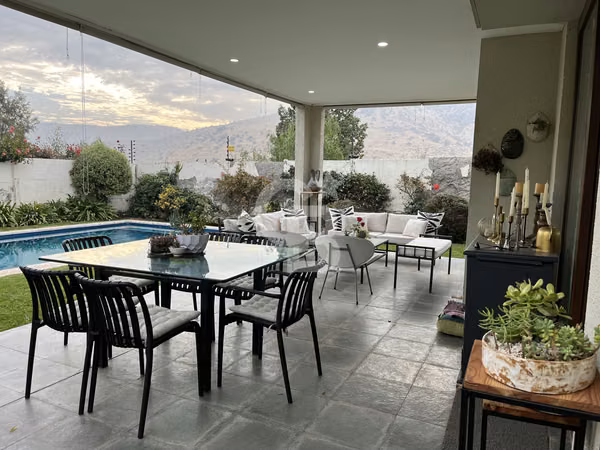 Linda Casa : 4 habitaciones con jardín y piscina