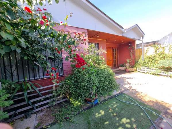 Se vende casa 1 piso 3 dormitorios y 2 baños, Maip