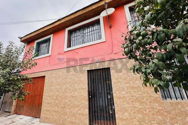 Terreno con 3 casas independientes.