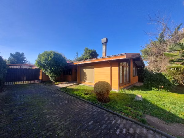 Arriendo casa con piscina en Avda. Gabriela Mistral