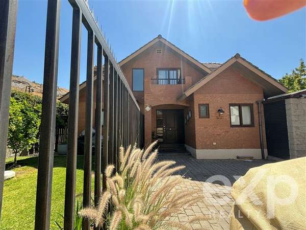 Casa en venta de 4D + Servicio Chamisero