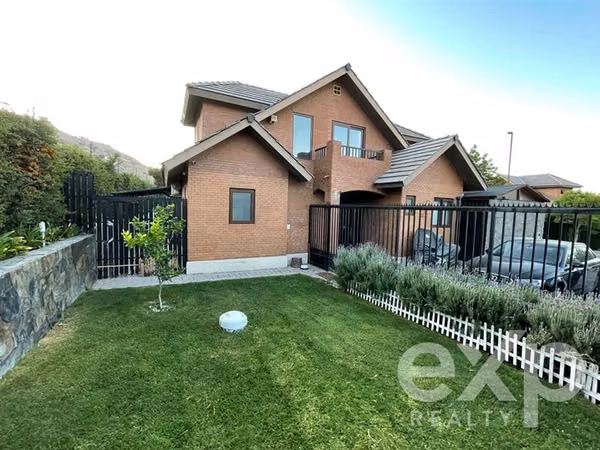 Casa en venta de 4D + Servicio Chamisero